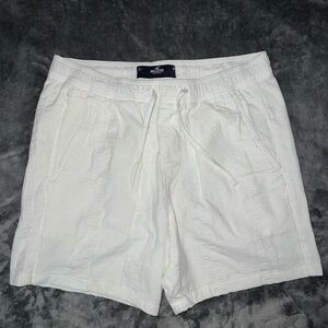 Hollister Mens White Seersucker Shorts (Medium)